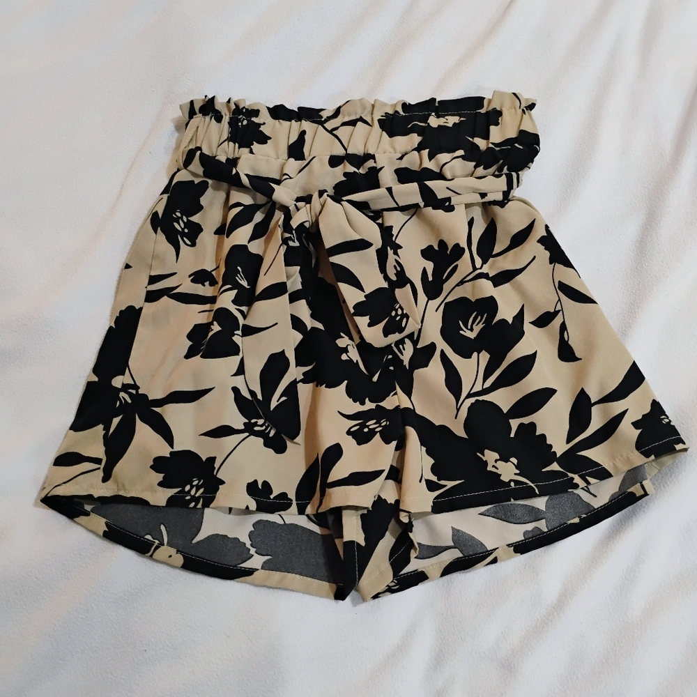 SHEIN Black and Tan Floral Shorts